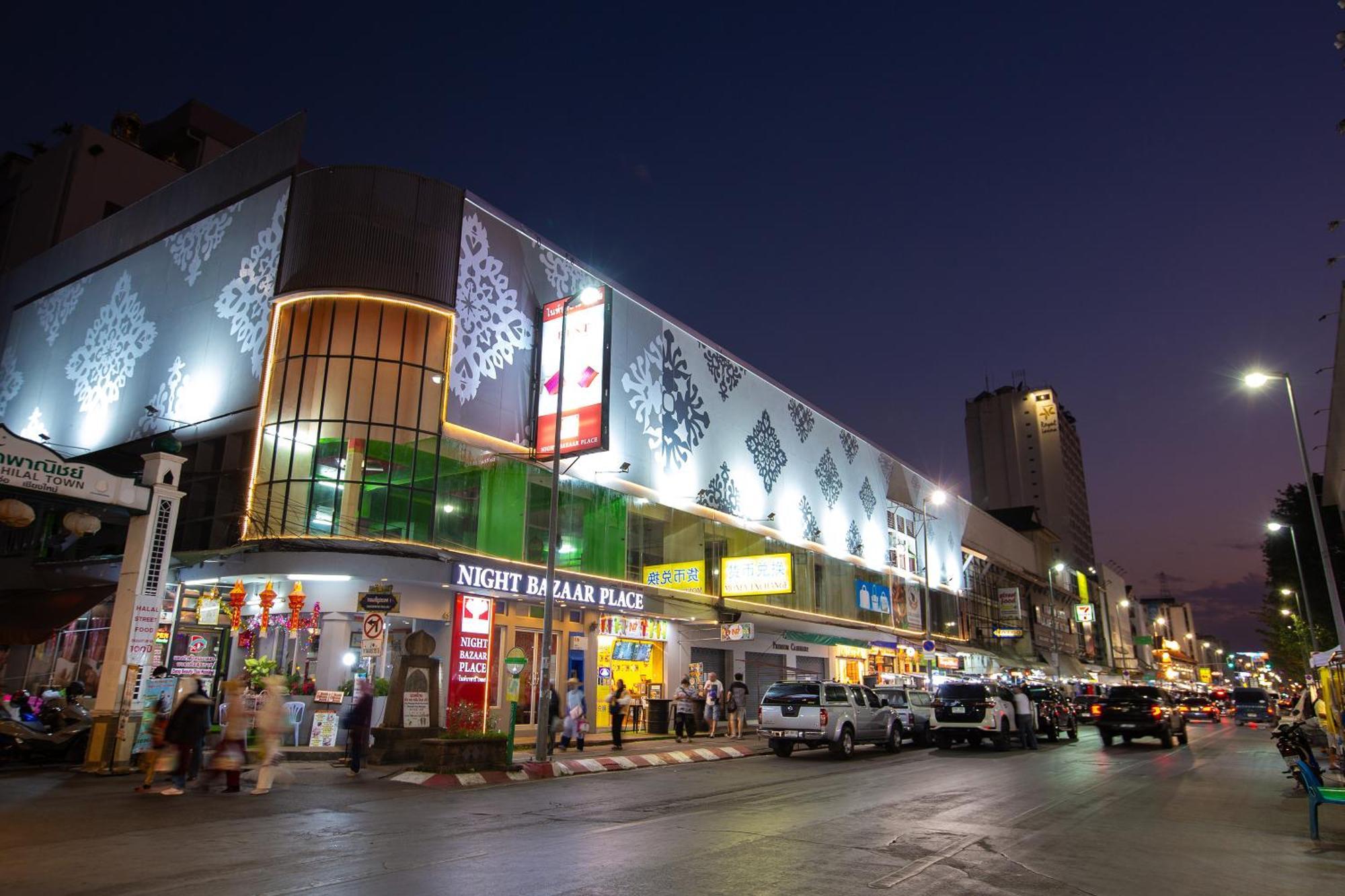 Night Bazaar Place Chiang Mai Extérieur photo